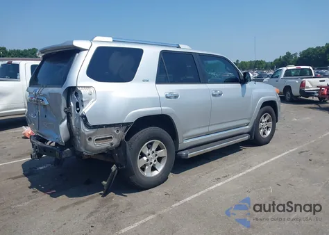 2010 Toyota 4Runner Sr5 V6 z USA, uszkodzony, nr VIN JTEZU5JR6A5007332